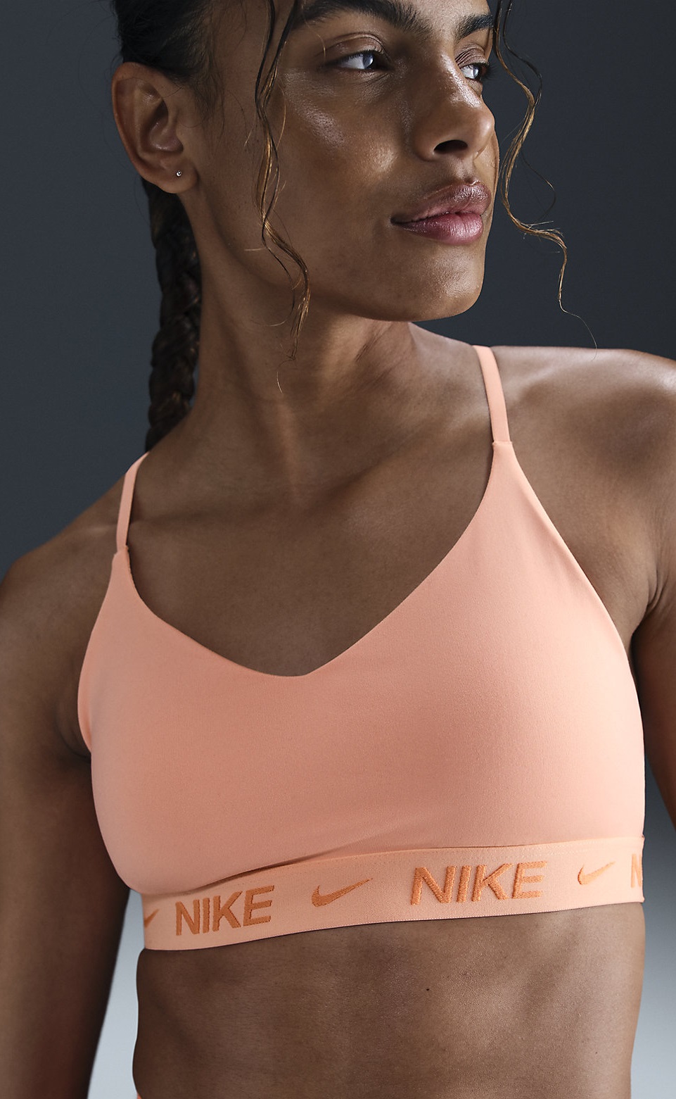 Nike Indy Hafif Destek Dolgulu Ayarlanabilir Spor Sütyeni