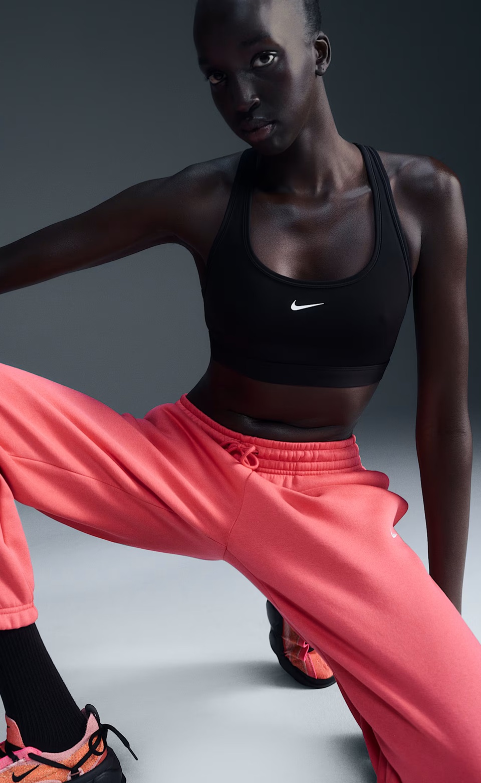 NIKE - Nike Swoosh Light Support Dolgusuz Kadın Spor Sütyeni